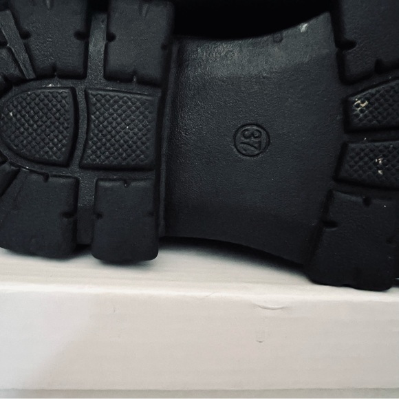 Lug Sole Boots - Picture 9 of 9